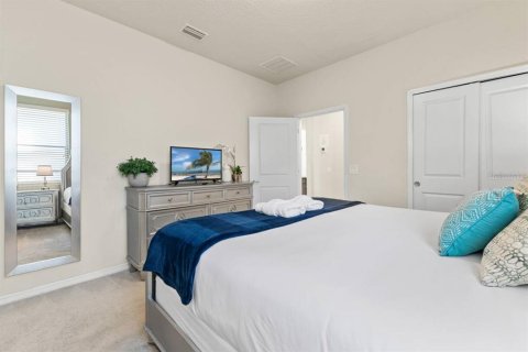 House in Davenport, Florida 6 bedrooms, 295.06 sq.m. № 2135576 - photo 28