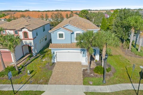 House in Davenport, Florida 6 bedrooms, 295.06 sq.m. № 2135576 - photo 3