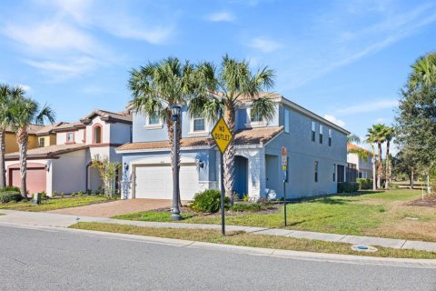 House in Davenport, Florida 6 bedrooms, 295.06 sq.m. № 2135576 - photo 8
