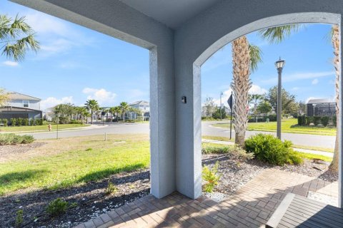 House in Davenport, Florida 6 bedrooms, 295.06 sq.m. № 2135576 - photo 11