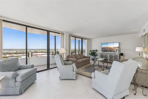 Condo in Daytona Beach, Florida, 2 bedrooms  № 2117561 - photo 20