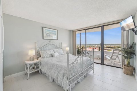 Condo in Daytona Beach, Florida, 2 bedrooms  № 2117561 - photo 2