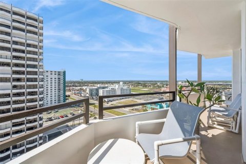Condo in Daytona Beach, Florida, 2 bedrooms  № 2117561 - photo 5