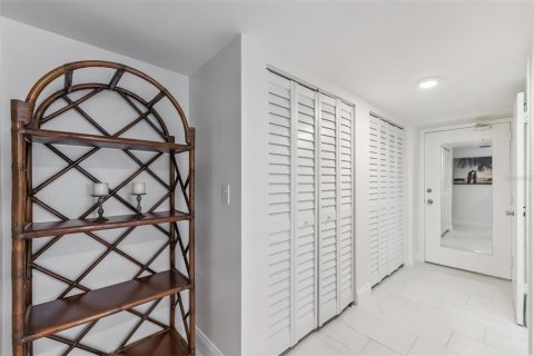 Condo in Daytona Beach, Florida, 2 bedrooms  № 2117561 - photo 4