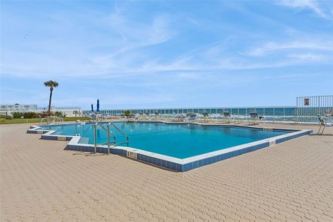 Condo in Daytona Beach, Florida, 2 bedrooms  № 2117561 - photo 8