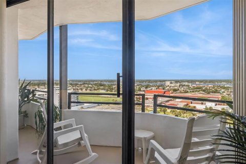 Condo in Daytona Beach, Florida, 2 bedrooms  № 2117561 - photo 6