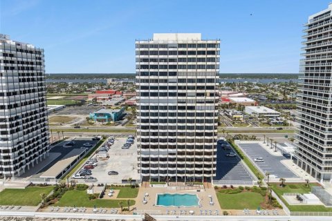Condo in Daytona Beach, Florida, 2 bedrooms  № 2117561 - photo 13