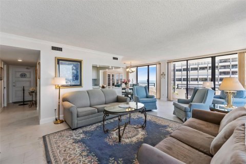 Condo in Daytona Beach, Florida, 2 bedrooms  № 2117561 - photo 19