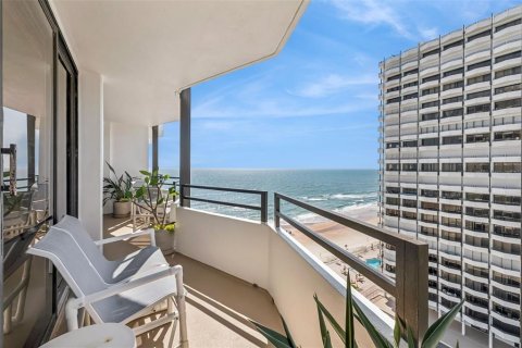 Condo in Daytona Beach, Florida, 2 bedrooms  № 2117561 - photo 14