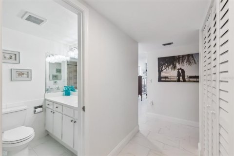 Condo in Daytona Beach, Florida, 2 bedrooms  № 2117561 - photo 3
