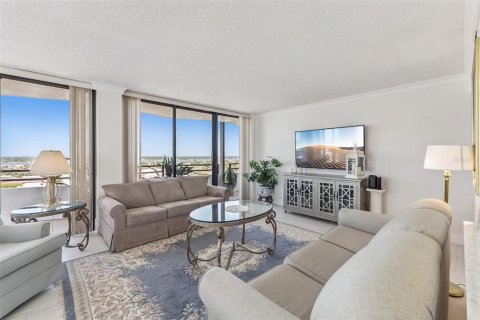 Condo in Daytona Beach, Florida, 2 bedrooms  № 2117561 - photo 18