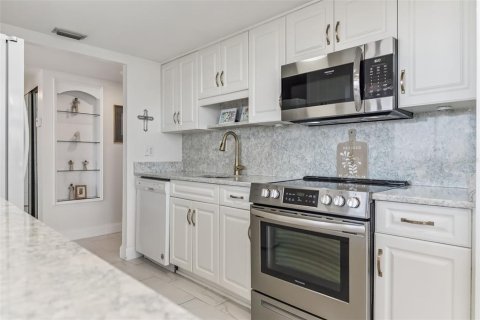 Condo in Daytona Beach, Florida, 2 bedrooms  № 2117561 - photo 26