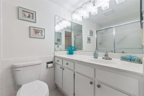 Condo in Daytona Beach, Florida, 2 bedrooms  № 2117561 - photo 30