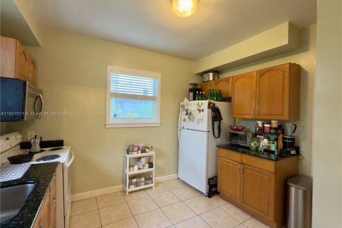 Casa en alquiler en Coral Gables, Florida, 2 dormitorios, 96.43 m2 № 1961242 - foto 6