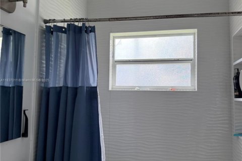 Casa en alquiler en Coral Gables, Florida, 2 dormitorios, 96.43 m2 № 1961242 - foto 10