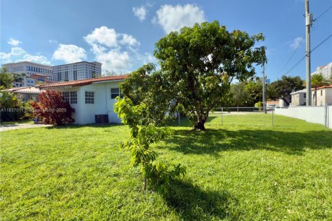 Casa en alquiler en Coral Gables, Florida, 2 dormitorios, 96.43 m2 № 1961242 - foto 12