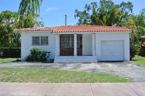 Casa en alquiler en Coral Gables, Florida, 2 dormitorios, 96.43 m2 № 1961242 - foto 1