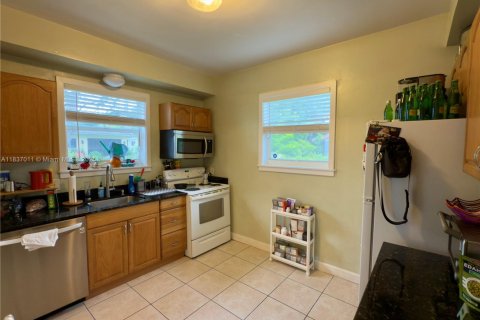 Casa en alquiler en Coral Gables, Florida, 2 dormitorios, 96.43 m2 № 1961242 - foto 5