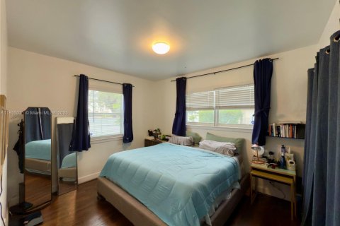 Casa en alquiler en Coral Gables, Florida, 2 dormitorios, 96.43 m2 № 1961242 - foto 9