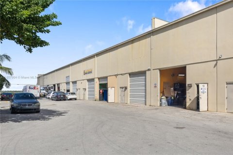 Propiedad comercial en venta en Miami, Florida № 1882327 - foto 4