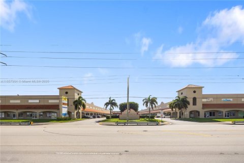 Propiedad comercial en venta en Miami, Florida № 1882327 - foto 17