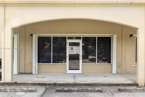 Propiedad comercial en venta en Miami, Florida № 1882327 - foto 2