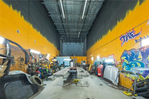 Propiedad comercial en venta en Miami, Florida № 1882327 - foto 7