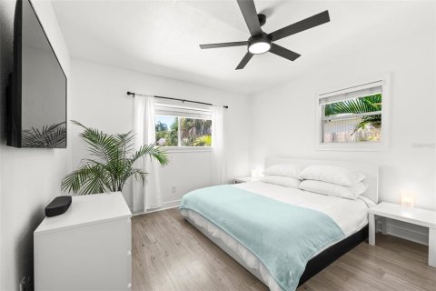 House in Saint Petersburg, Florida 3 bedrooms, 121.52 sq.m. № 1830046 - photo 29