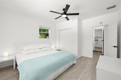 House in Saint Petersburg, Florida 3 bedrooms, 121.52 sq.m. № 1830046 - photo 30