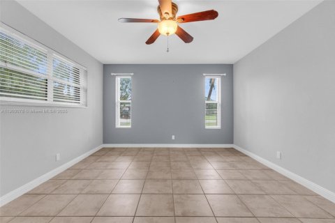 Villa ou maison à vendre à Hollywood, Floride: 3 chambres, 177.44 m2 № 1953655 - photo 13