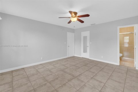 Villa ou maison à vendre à Hollywood, Floride: 3 chambres, 177.44 m2 № 1953655 - photo 14