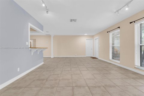 Villa ou maison à vendre à Hollywood, Floride: 3 chambres, 177.44 m2 № 1953655 - photo 28