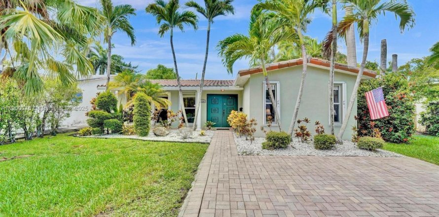 House in Hollywood, Florida 3 bedrooms, 177.44 sq.m. № 1953655