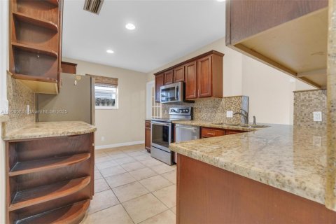 Villa ou maison à vendre à Hollywood, Floride: 3 chambres, 177.44 m2 № 1953655 - photo 4