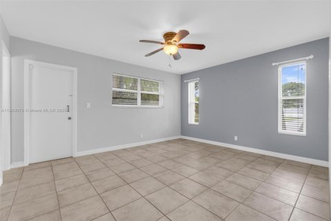 Villa ou maison à vendre à Hollywood, Floride: 3 chambres, 177.44 m2 № 1953655 - photo 12