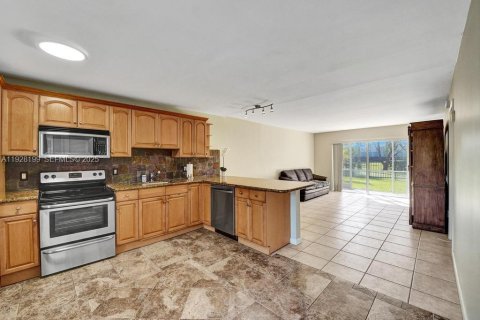 Copropriété à vendre à Hollywood, Floride: 1 chambre, 72 m2 № 1987728 - photo 9