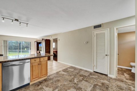 Copropriété à vendre à Hollywood, Floride: 1 chambre, 72 m2 № 1987728 - photo 15
