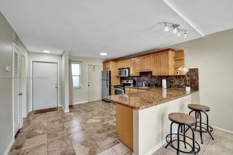 Copropriété à vendre à Hollywood, Floride: 1 chambre, 72 m2 № 1987728 - photo 14