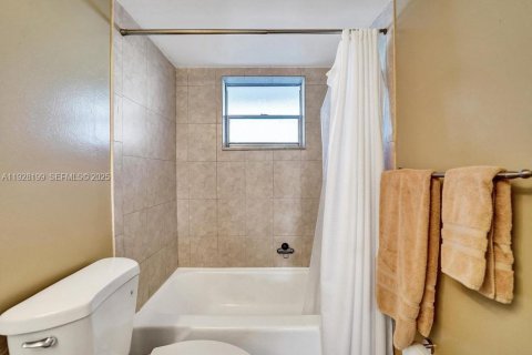 Copropriété à vendre à Hollywood, Floride: 1 chambre, 72 m2 № 1987728 - photo 29