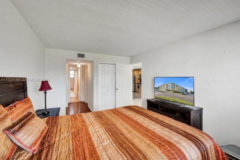 Copropriété à vendre à Hollywood, Floride: 1 chambre, 72 m2 № 1987728 - photo 25