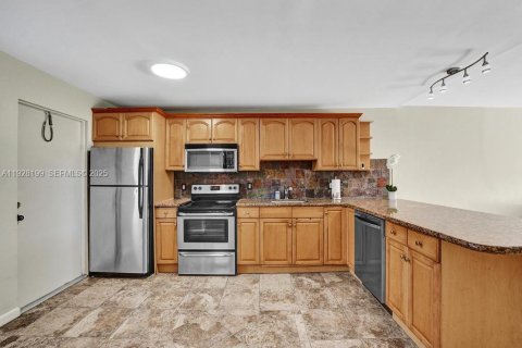 Copropriété à vendre à Hollywood, Floride: 1 chambre, 72 m2 № 1987728 - photo 12