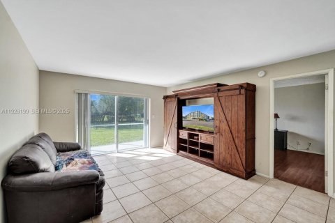 Copropriété à vendre à Hollywood, Floride: 1 chambre, 72 m2 № 1987728 - photo 17