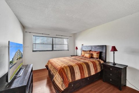 Copropriété à vendre à Hollywood, Floride: 1 chambre, 72 m2 № 1987728 - photo 23