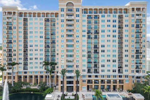 Condominio en venta en Sarasota, Florida, 1 dormitorio, 64.57 m2 № 1802010 - foto 1