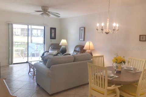 Condominio en alquiler en Punta Gorda, Florida, 2 dormitorios, 82.96 m2 № 1195468 - foto 12