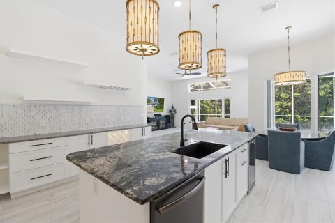 Villa ou maison à vendre à Homosassa, Floride: 4 chambres, 250.37 m2 № 2157543 - photo 13