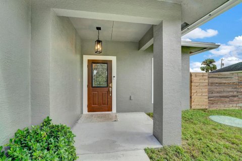 Villa ou maison à louer à Port St. Lucie, Floride: 3 chambres, 148.46 m2 № 2282200 - photo 5