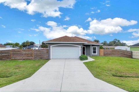 Villa ou maison à louer à Port St. Lucie, Floride: 3 chambres, 148.46 m2 № 2282200 - photo 2