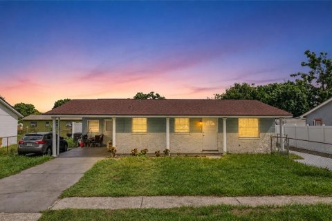 House in Tampa, Florida 4 bedrooms, 148.18 sq.m. № 2294611