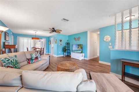 Villa ou maison à vendre à Palm Harbor, Floride: 3 chambres, 201.04 m2 № 1900120 - photo 9